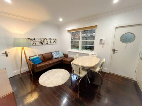 East Melbourne unit with courtyard